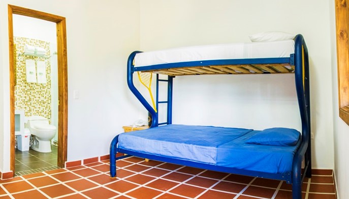 Habitación Triple A - Hotel Brisas La Gaviota - Mariquita, Tolima - image - 2